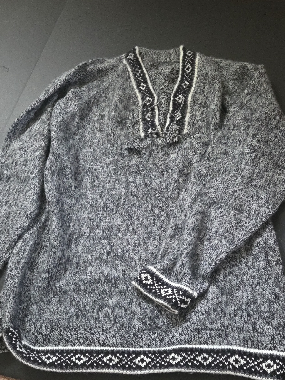 Cozy Gray Knit Pullover with Contrast Trim